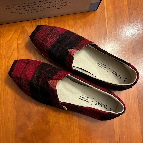 Red Plaid Flats - Picture 1 of 2